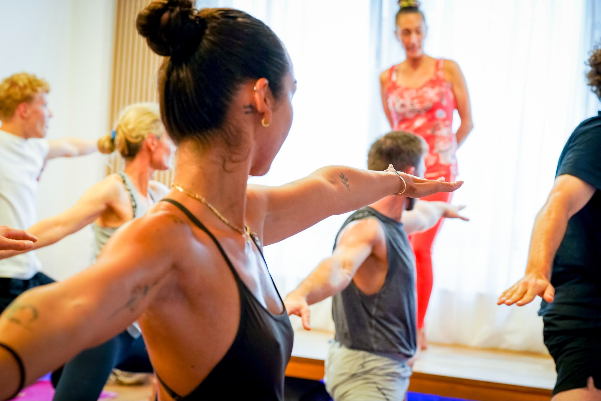 home-card-vinyasa-flow-2026-09-27 Teilnehmende beim Vinyasa Flow Kurs im Studio